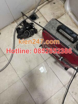 Tóc là nguyên nhân gây tắc cống tại Minh Khai phổ biến