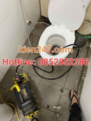 tắc bồn cầu nhiều lần là biểu hiện cần hút bể phốt